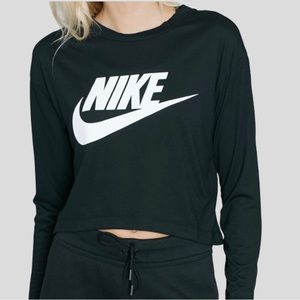 NIKE Women’s Essential Long Sleeve Shitt (medium)
